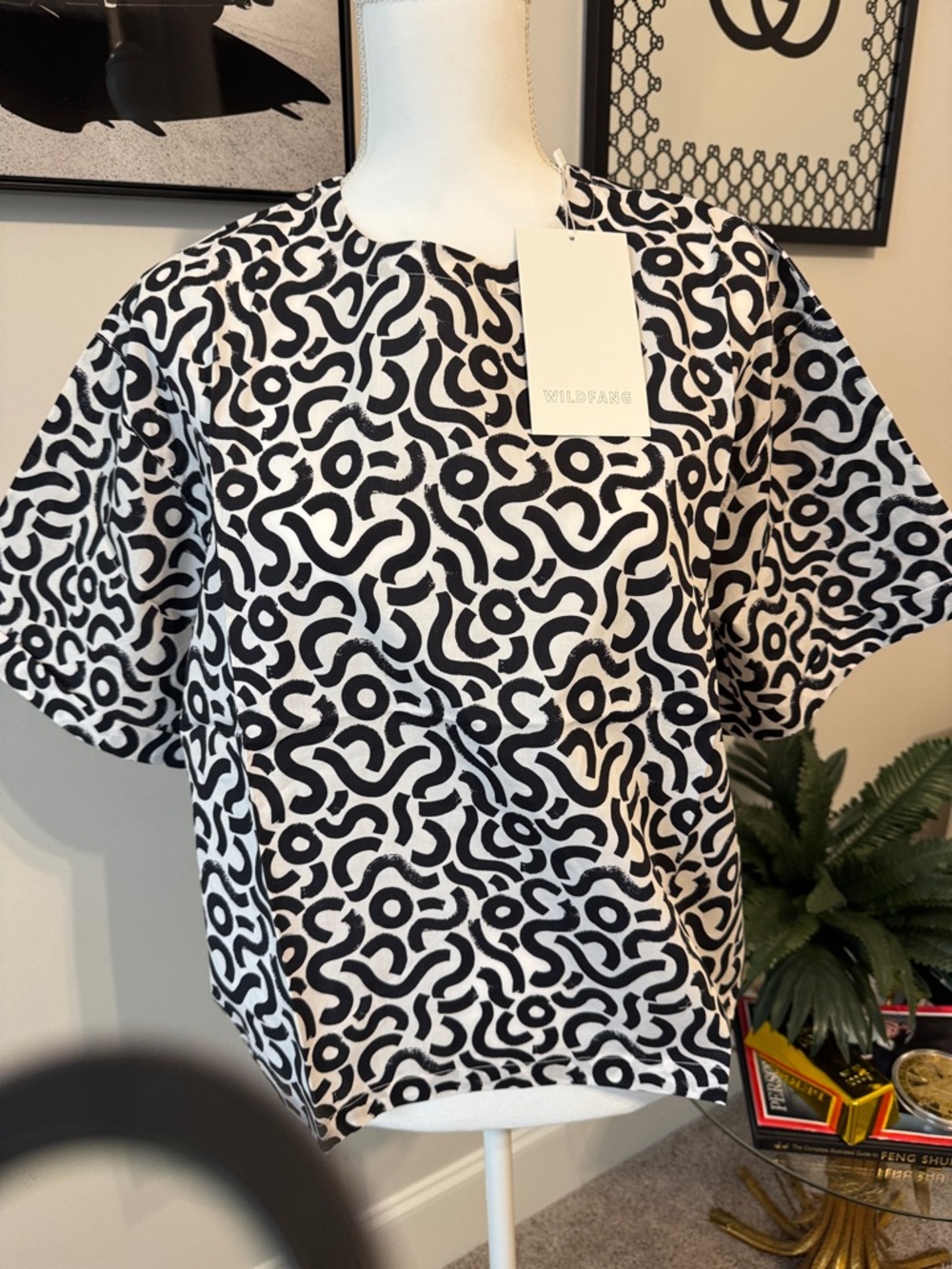 Wildfang large wide top 100% cotton black and white abstract art pattern